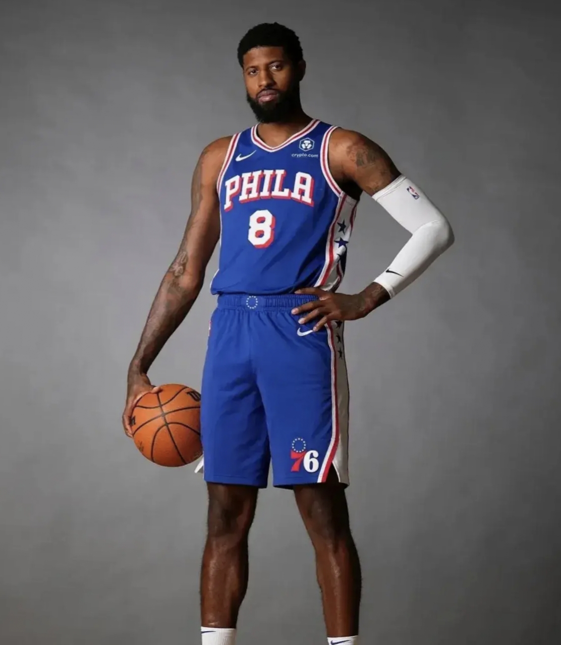 球迷怒喷后蹇韬回应：输球又怎么样？随后被韦世豪、甘超拦下（遭球迷怒斥，蹇韬回怼：输球又如何？韦世豪、甘超上前劝阻）