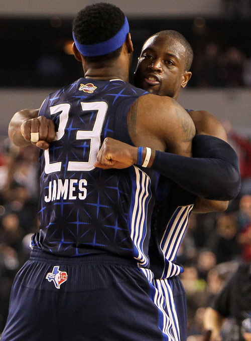 韦世豪：比赛尾声的点球太牵强，染红发为了在假期换个心情（韦世豪：最后时刻点球判罚过于勉强，染红发只为假期换换心情）